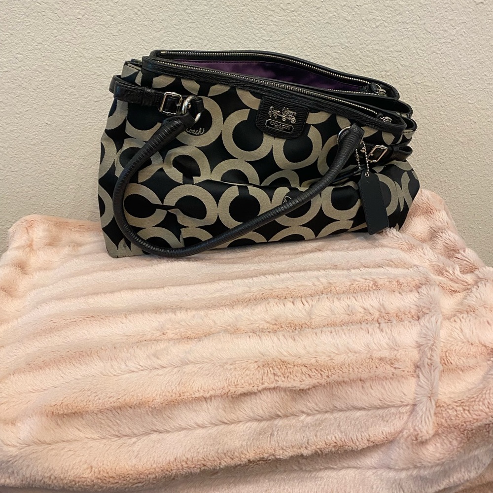 Coach Bag Logo